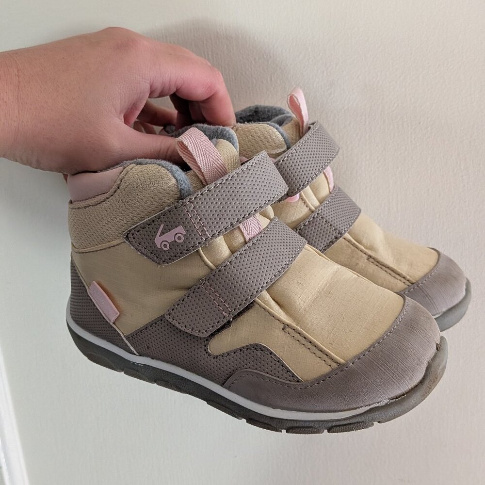 See Kai Run size 12 waterproof snow boots